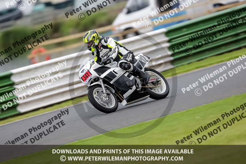 Vintage motorcycle club;eventdigitalimages;mallory park;mallory park trackday photographs;no limits trackdays;peter wileman photography;trackday digital images;trackday photos;vmcc festival 1000 bikes photographs